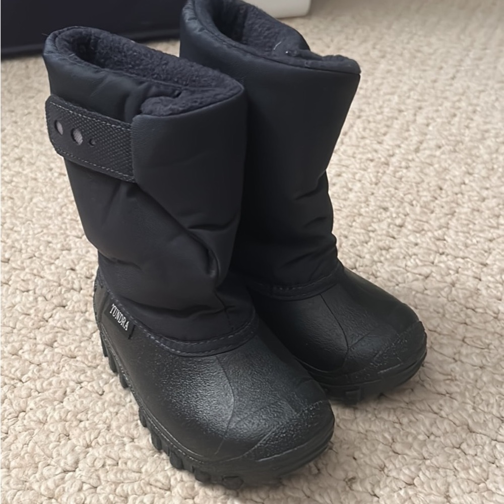 Tundra snow boots